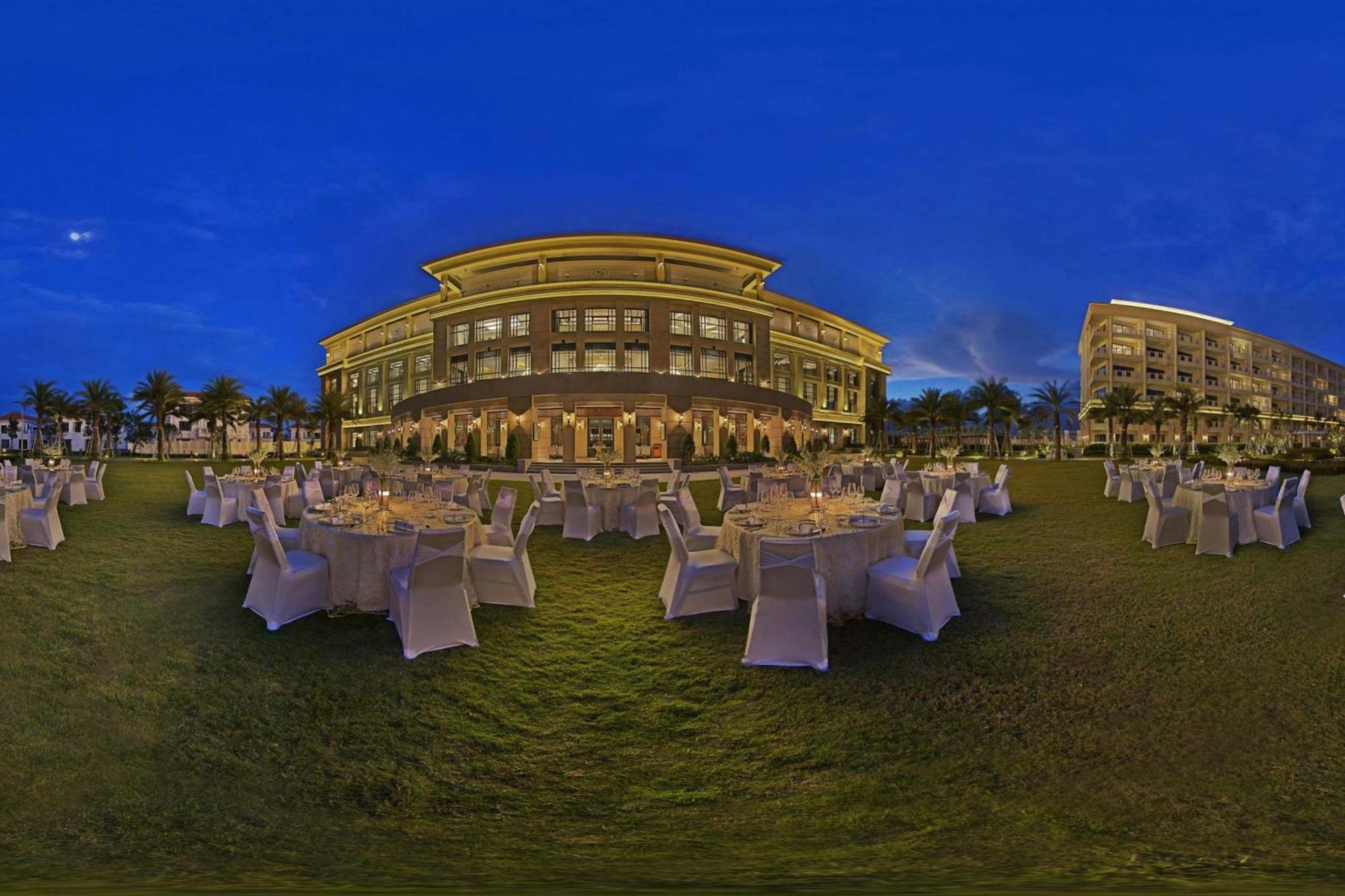 Sheraton Grand Danang Resort & Convention Center Exterior photo