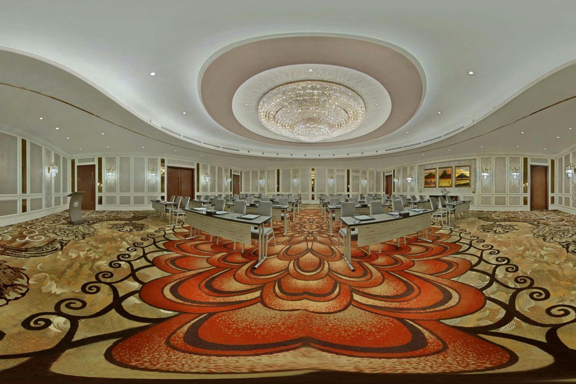 Sheraton Grand Danang Resort & Convention Center Exterior photo