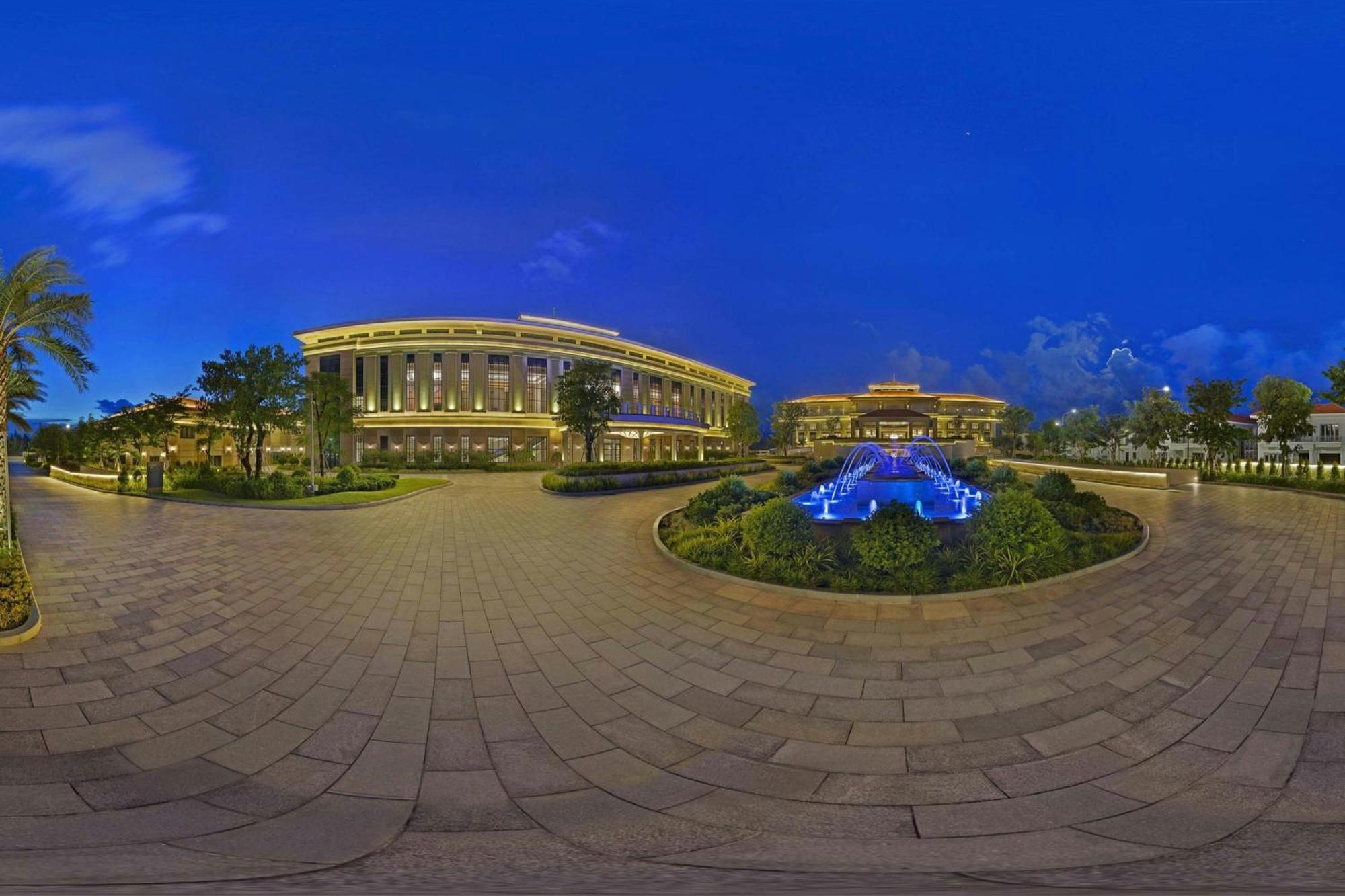 Sheraton Grand Danang Resort & Convention Center Exterior photo