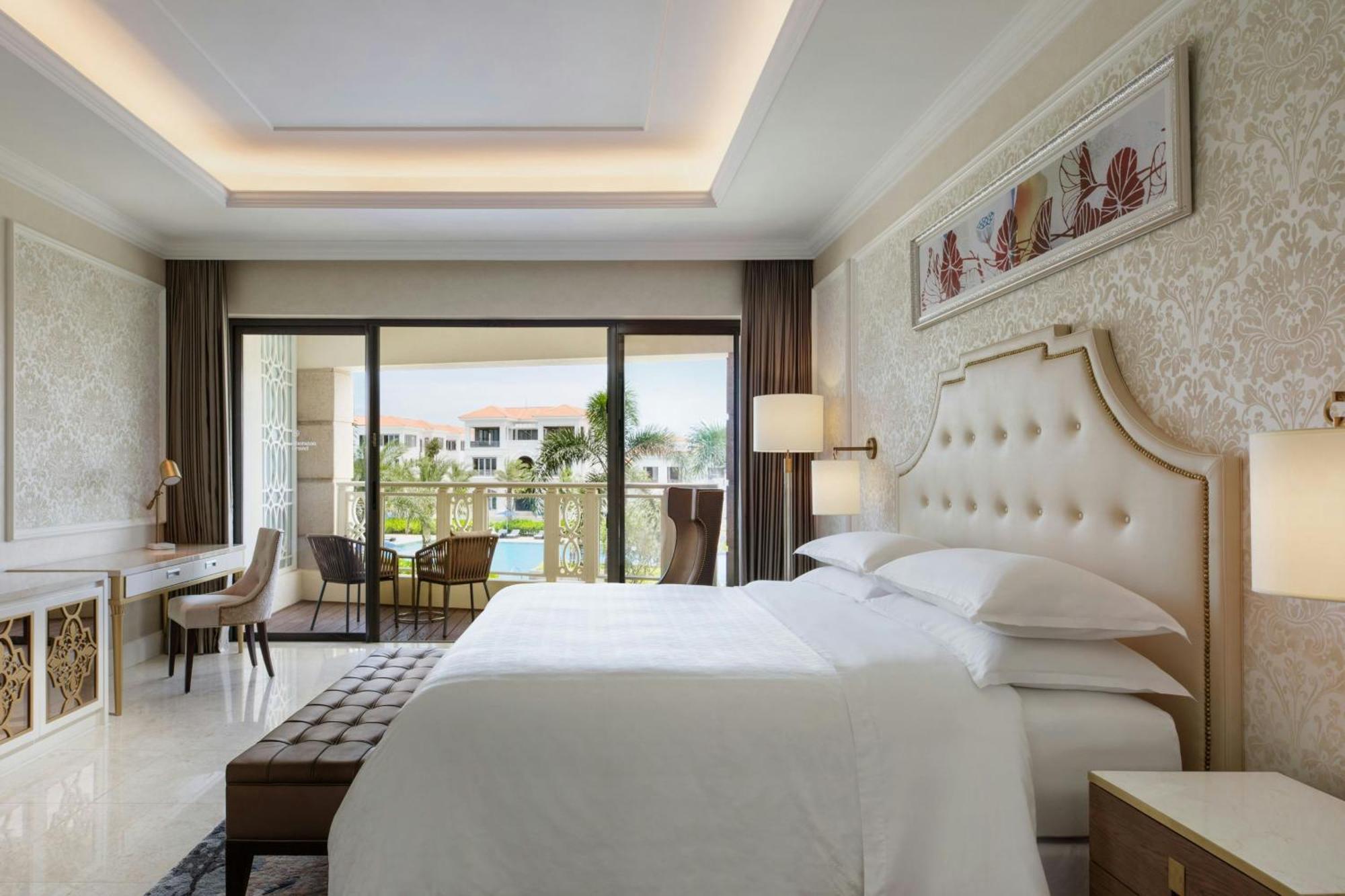 Sheraton Grand Danang Resort & Convention Center Exterior photo